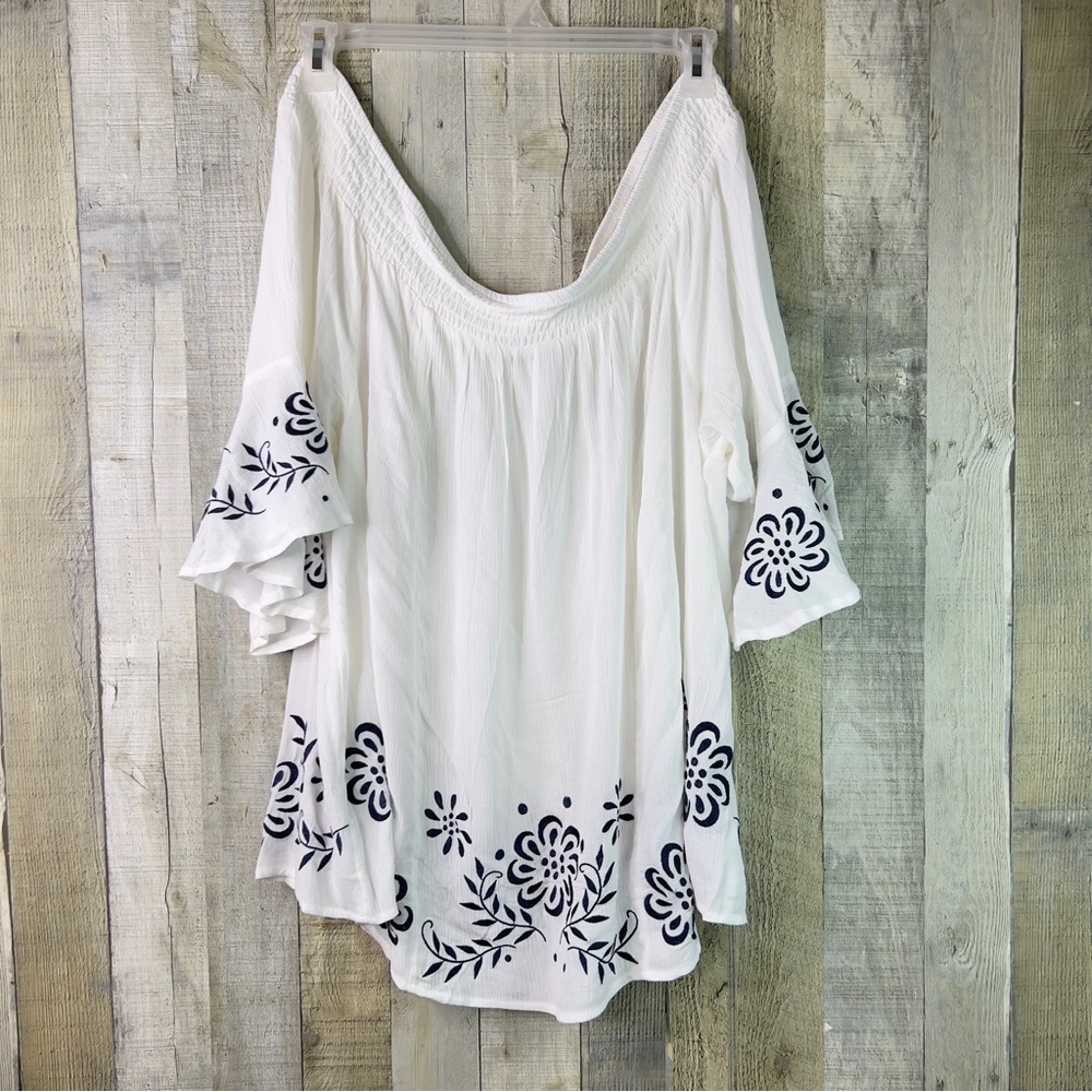 Torrid Size 4 White w/Blue Embroidered Floral Top Off the Shoulder Blouse